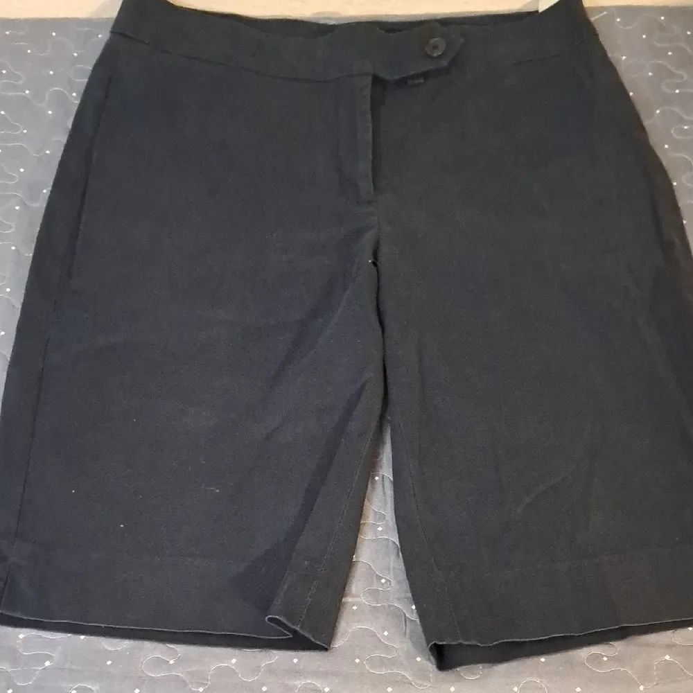 Jones New York Blue Bermuda Shorts size 8